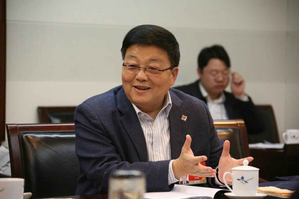 肖伟接受《人民日报》采访：进一步改进药品集中采购管理机制