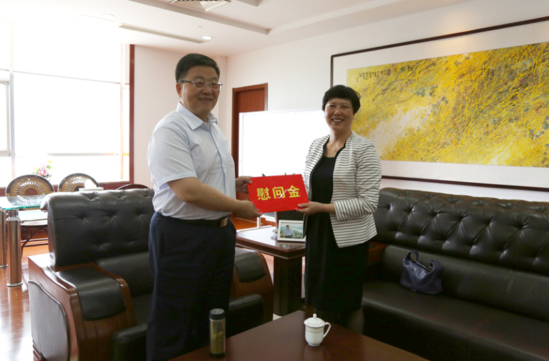 市科协主席许东方一行走访慰问九五至尊电子游戏药业优秀科技企业家肖伟董事长